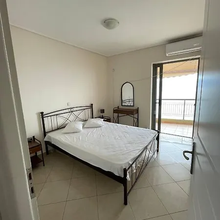 The Pearl Seaview Apartment, 10sec Walk To The Sea * Petalídi