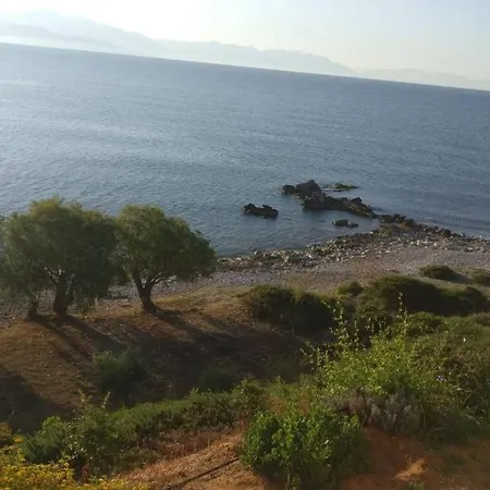 Апартаменты The Pearl Seaview Apartment, 10sec Walk To The Sea Петалидион