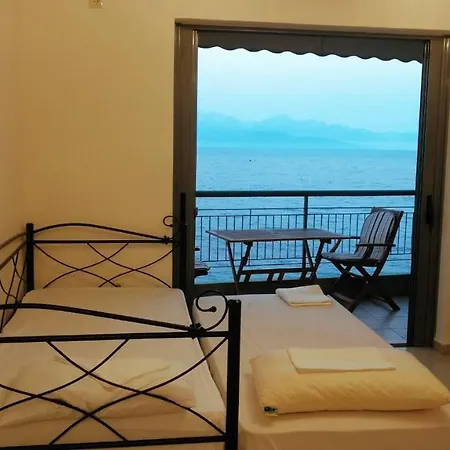 The Pearl Seaview Apartment, 10sec Walk To The Sea * Petalídi